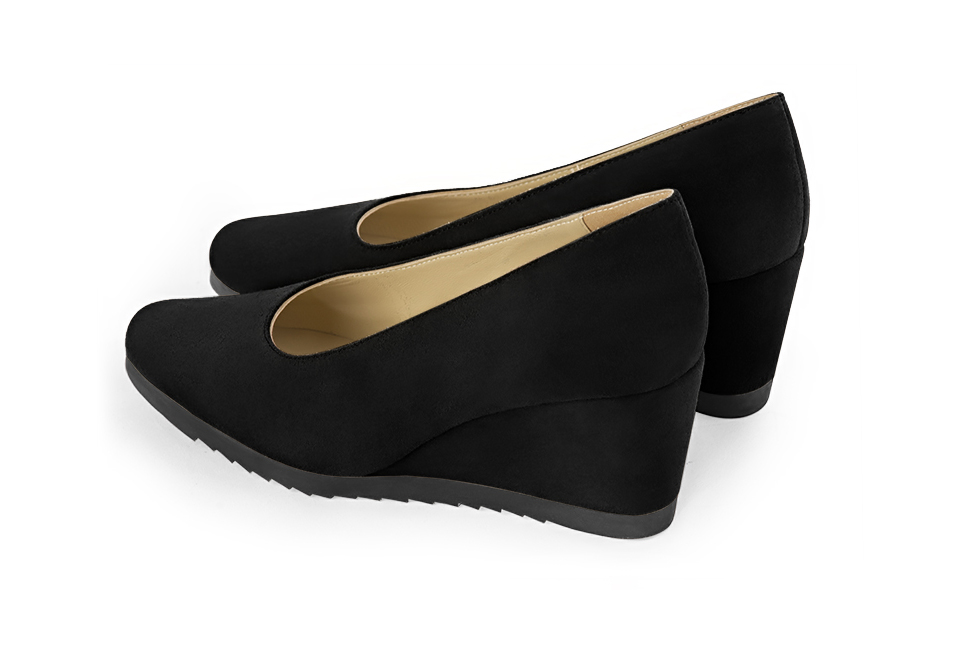 French elegance and refinement for these matt black dress pumps, with a round neckline, 
                available in many subtle leather and colour combinations. This pretty wedge heel pump will be perfect for "everyday".
To be personalized with your materials and colors.   
                Matching clutches for parties, ceremonies and weddings.   
                You can customize these shoes to perfectly match your tastes or needs, and have a unique model.  
                Choice of leathers, colours, knots and heels. 
                Wide range of materials and shades carefully chosen.  
                Rich collection of flat, low, mid and high heels.  
                Small and large shoe sizes - Florence KOOIJMAN